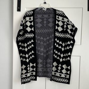 Mudd Black and White Geometric Sweater